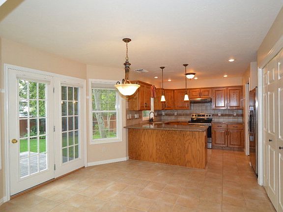 4th image of 880 Windrow Cir