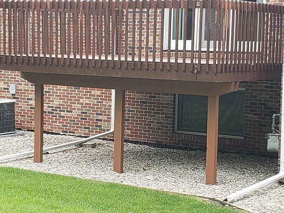 5th image of 418 E Mary Ln
