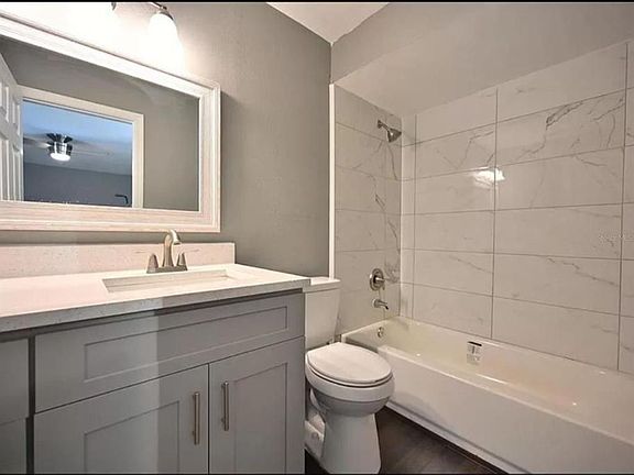 4th image of 2428 Harbor Town Dr