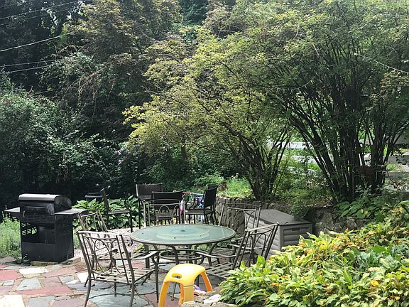 5th image of 20 Dogwood Ln