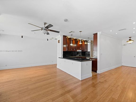 3rd image of 900 Bay Dr APT 1021