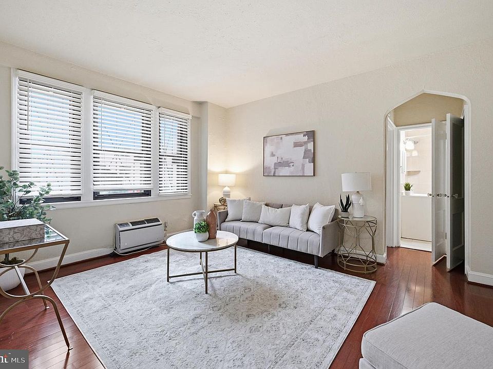 1st image of 1010 25th St NW APT 109