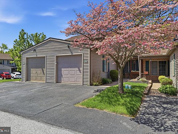 3rd image of 109 Oak Xing #109