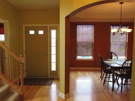 3rd image of 8868 Oakbrook Cir