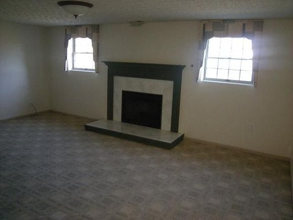 2nd image of 688 Scioto Meadows Blvd