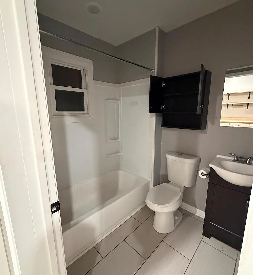 2 bed, $1,300 — Photo 3