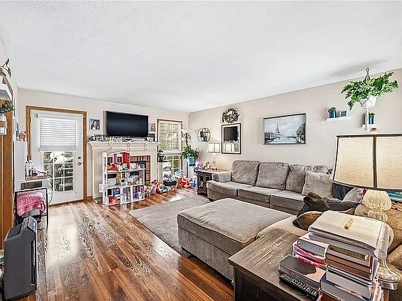 5th image of 1359 Highland Rd