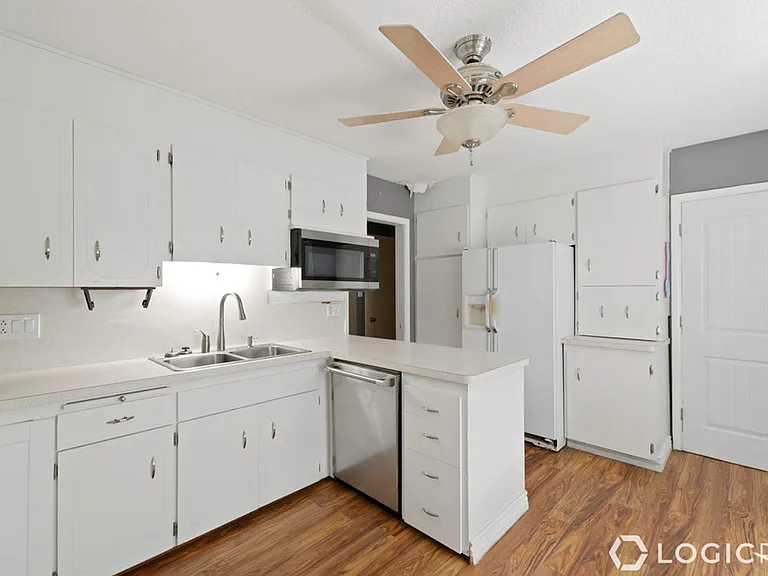 1305 Henderson Dr — Photo 10