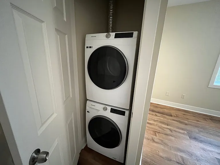 200 Amber St — Photo 28