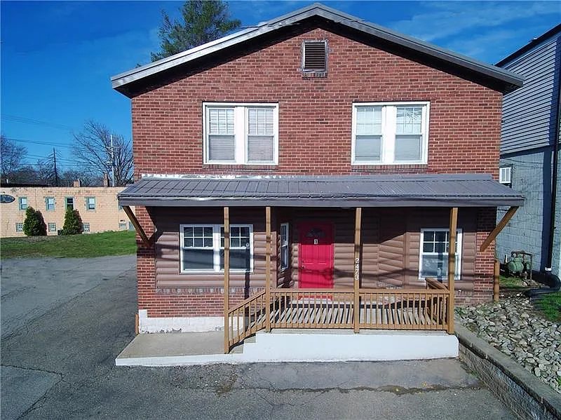 2473 Wildwood Rd photo 1