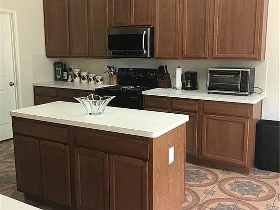 4th image of 436 Charming Ave