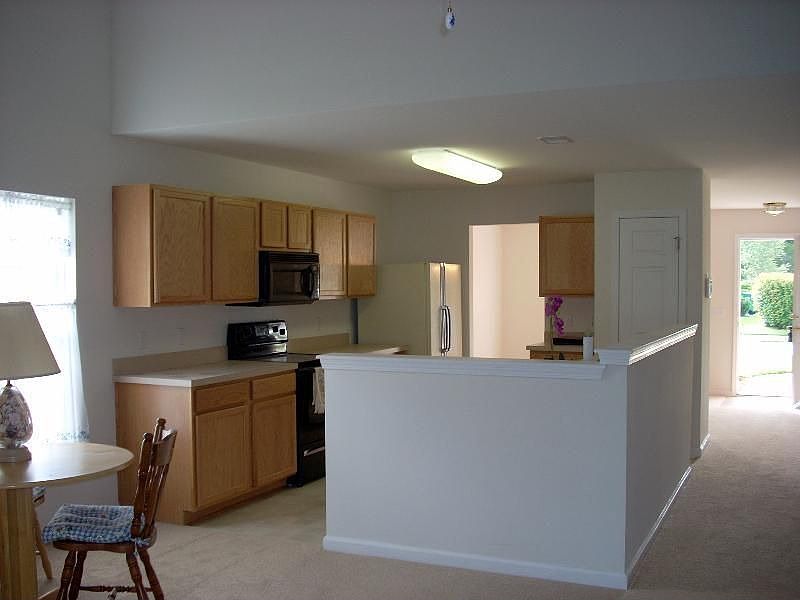 2nd image of 6 Hidden Lakes Ln