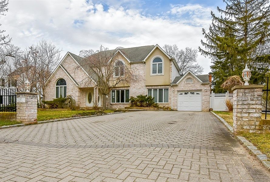 1st image of 87 Eaton Ln