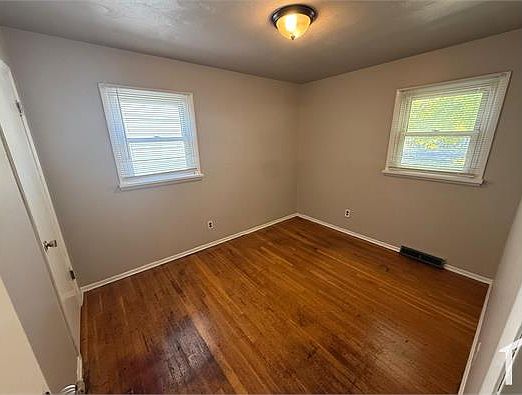 4th image of 242 Sadonia Ave