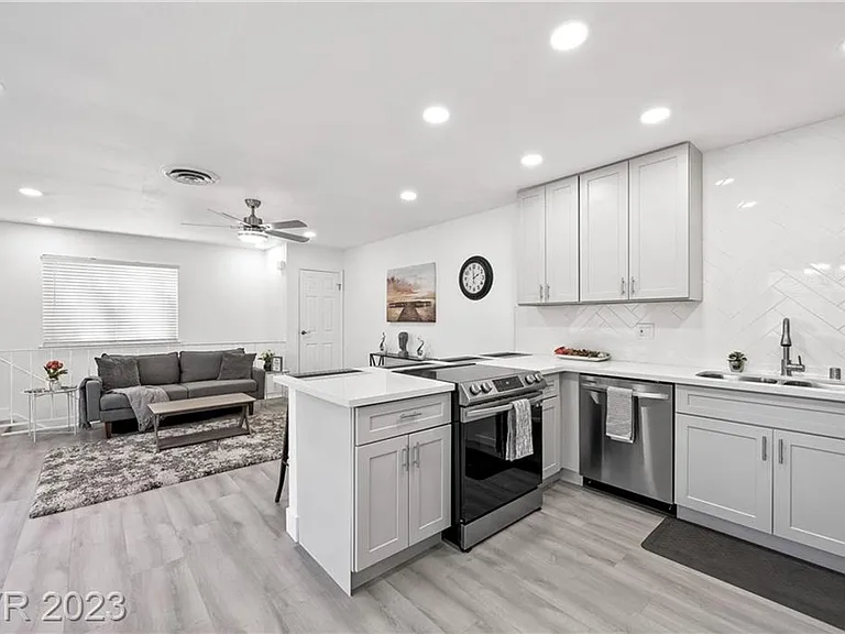 1439 Lorilyn Ave #4 — Photo 9