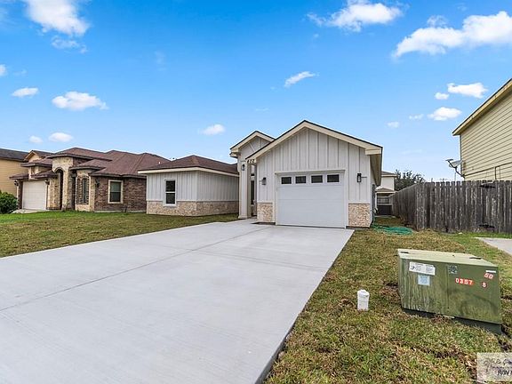 2nd image of 402 Lavaca Dr