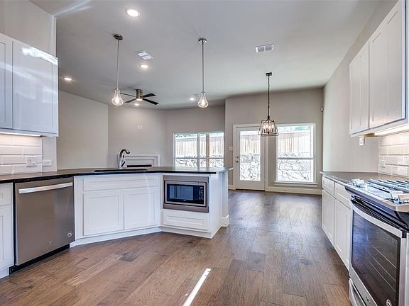 5th image of 319 Green Meadow Dr