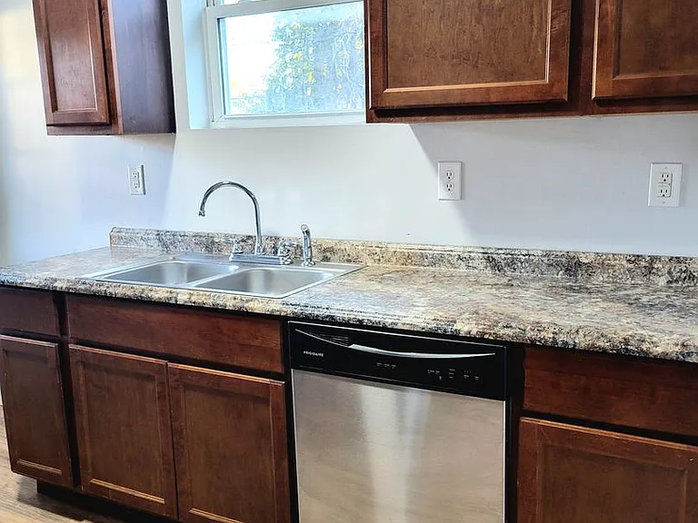 2450 Cleveland Blvd — Photo 8