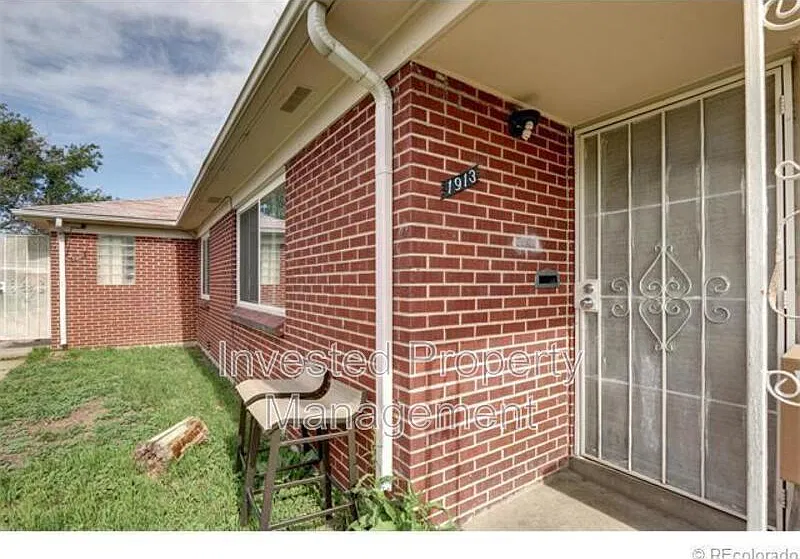 2 bed, 1.0 bath, 800 sqft, $1,200 — Photo 1