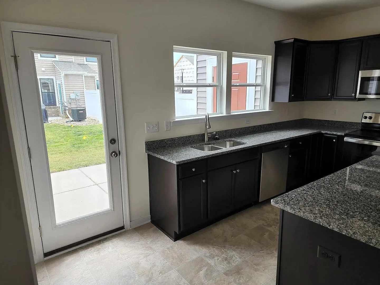 Move in Ready — Photo 3