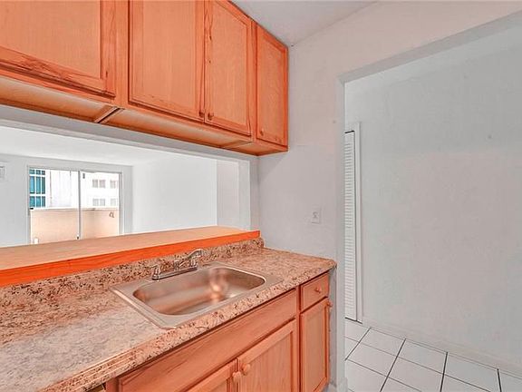 3rd image of 505 NE 30th St APT 505