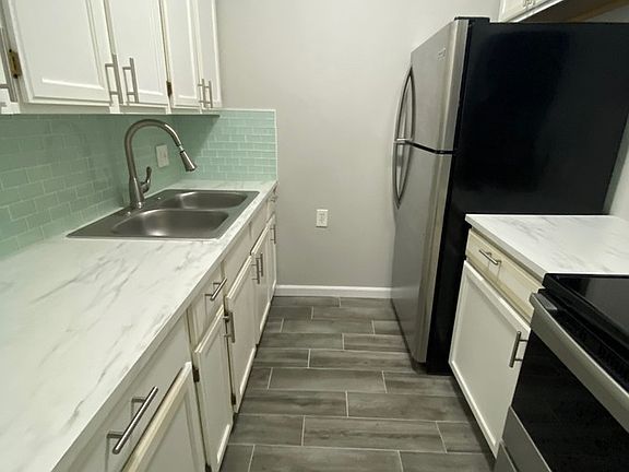 4th image of 1307 Brush Creek Blvd Unit 1E