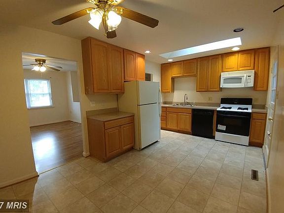 4th image of 8272 Ahearn Dr