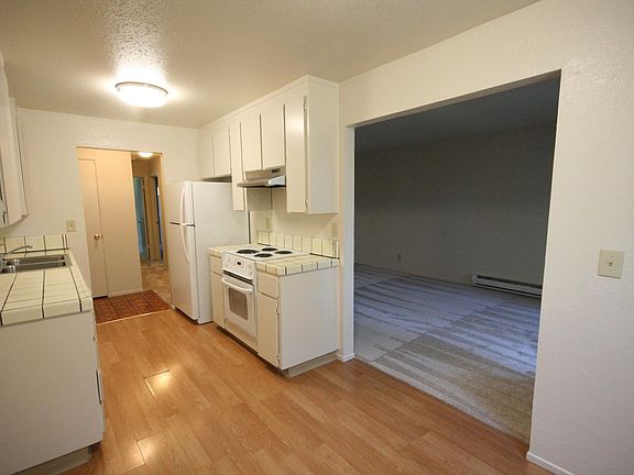 3rd image of 1540 Moorpark Ave APT 3