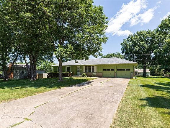 3rd image of 13003 Crystal Ave