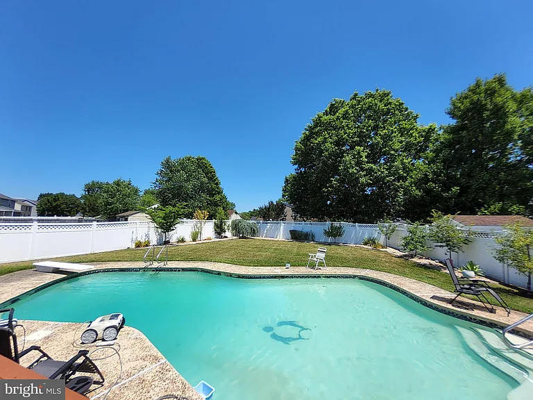 504 Parliament Rd — Photo 6