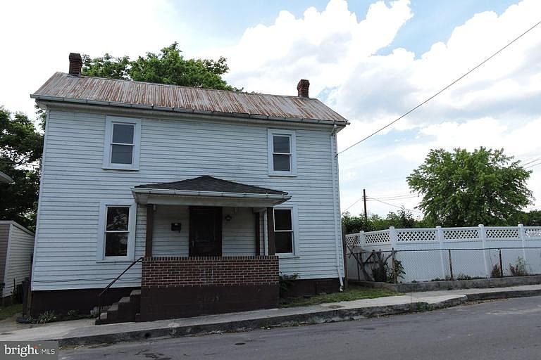 2nd image of 336 Auburn St