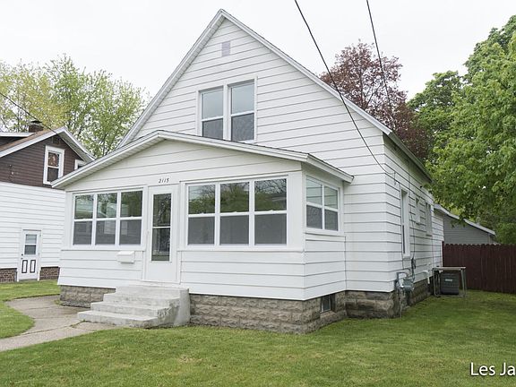 4th image of 2115 Melita Ave NE