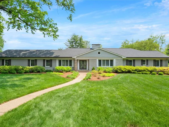 11 Country Aire Dr, Saint Louis, MO 63131