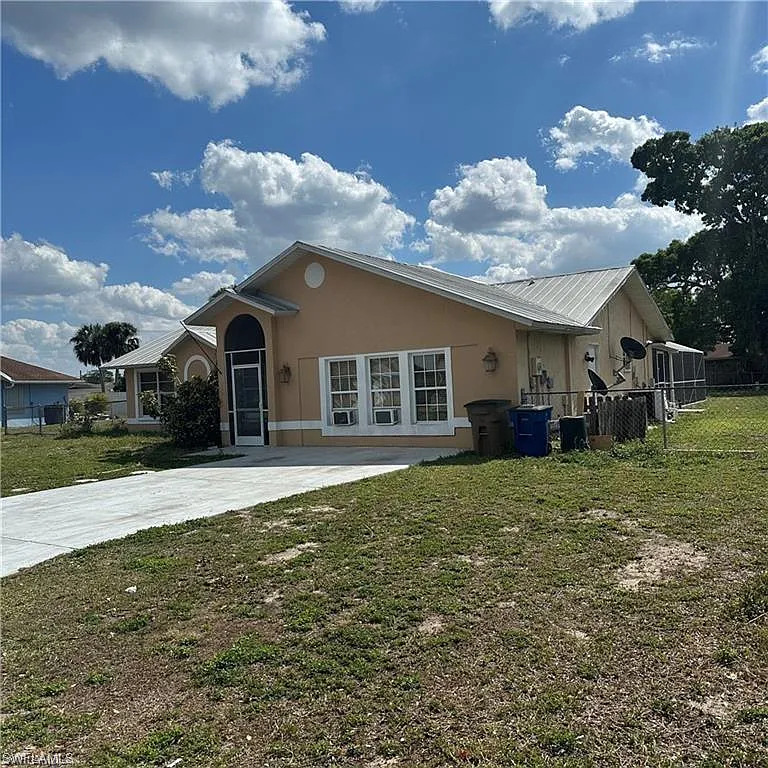 4 bed, 3.0 bath, 2009 sqft, $2,300 — Photo 2