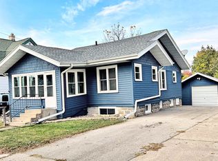 415 W Cook St, New London, WI 54961