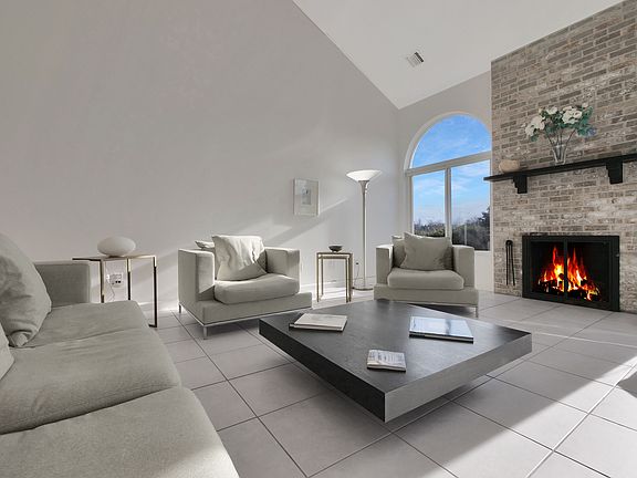 5th image of 85 Saint Andrews Cir