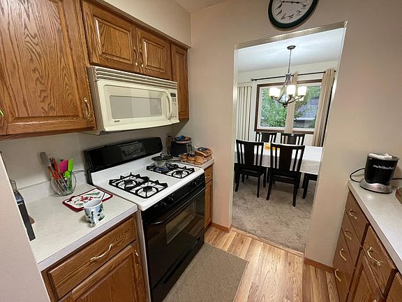 5th image of 211 Douglas St E