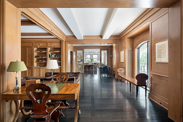 Sold by Sloane Square | media 7