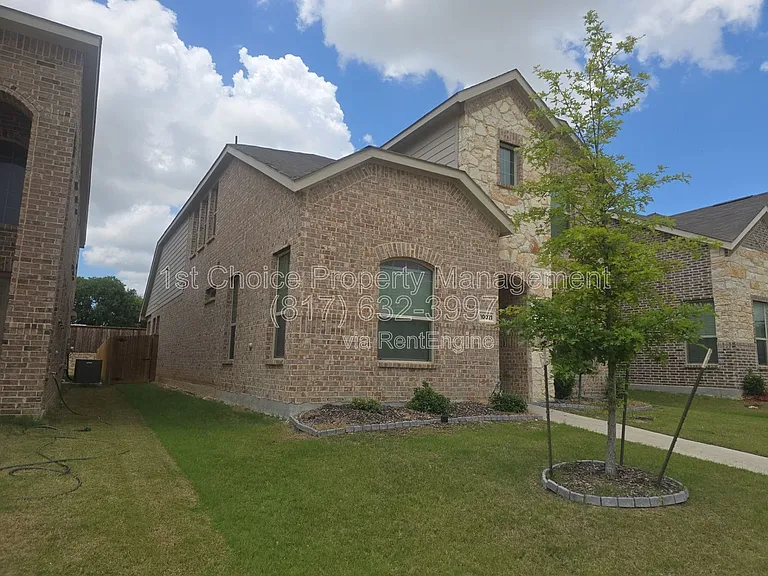 10021 Elkhorn Dr — Photo 2