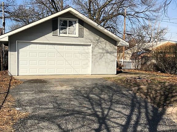 5th image of 18130 Oakwood Ave