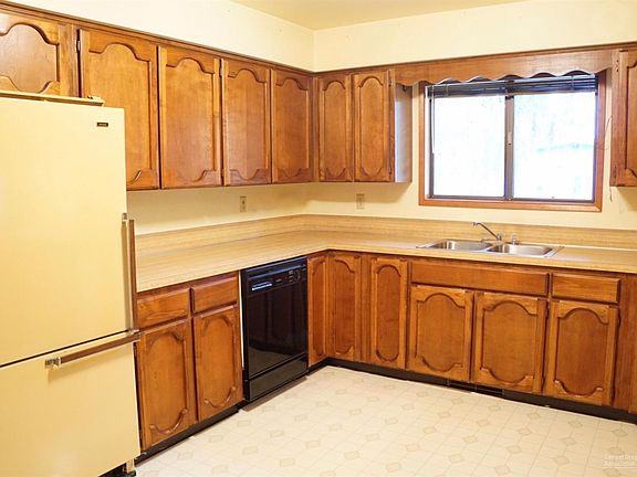 5th image of 505 E 1st St