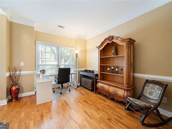 4th image of 2499 Emerald Ridge Ct NE