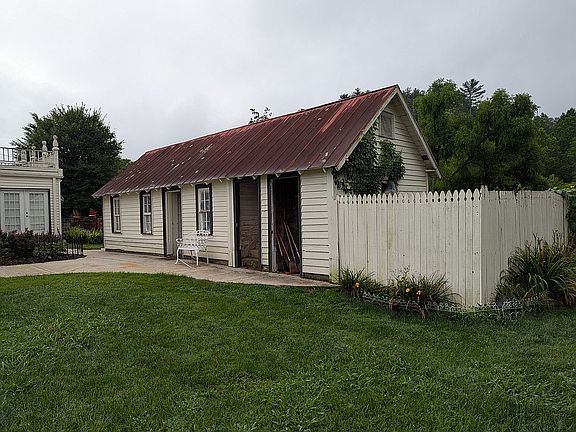 5th image of 935 Addington Bridge Rd