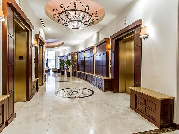 5th image of 105 N Fillmore St #201