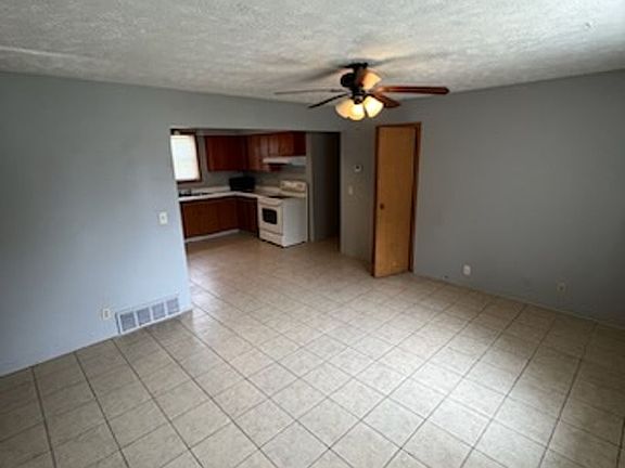 2nd image of 931 S 22nd St #1