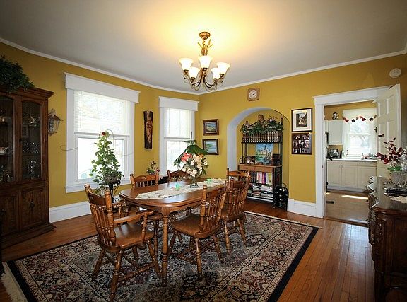 3rd image of 301 W Park Ave