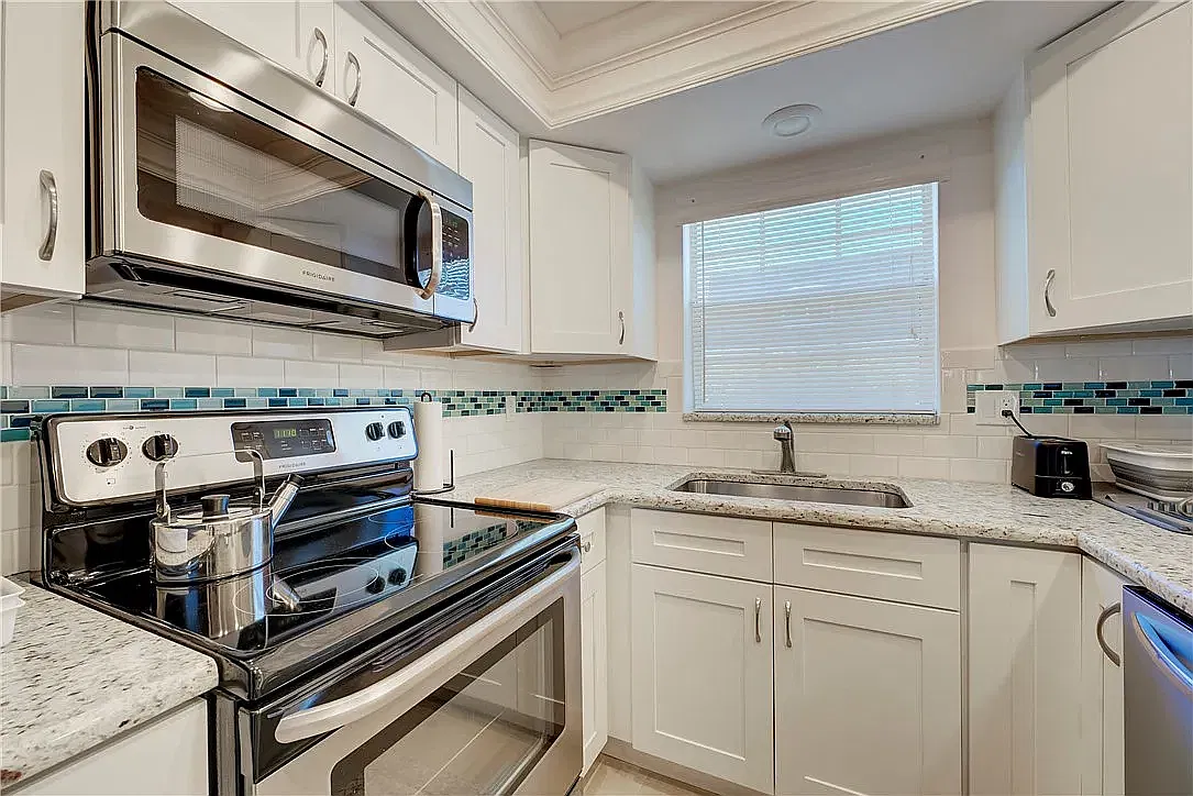 1901 Indian River Blvd — Photo 3