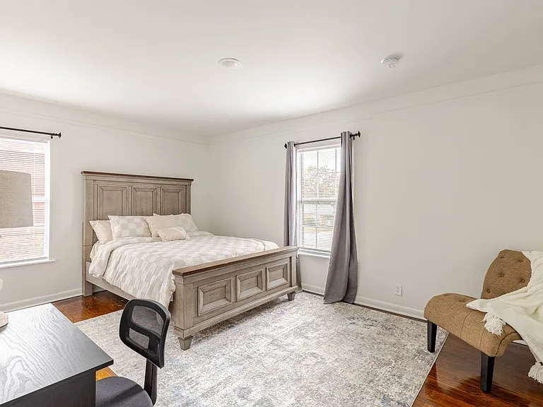 916 Acorn St — Photo 4