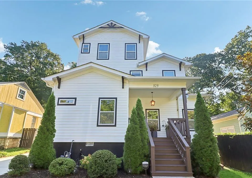 325 Sisson Ave NE