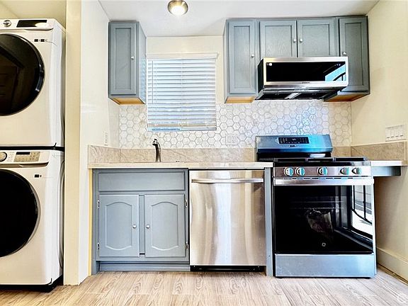 2nd image of 3117 Newton St